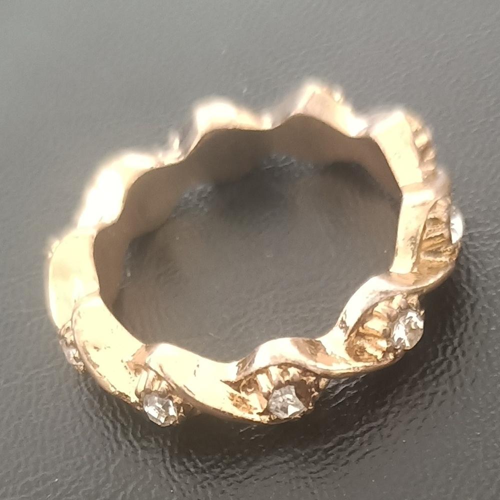 Elegant Gold Ring with Crystal Accents